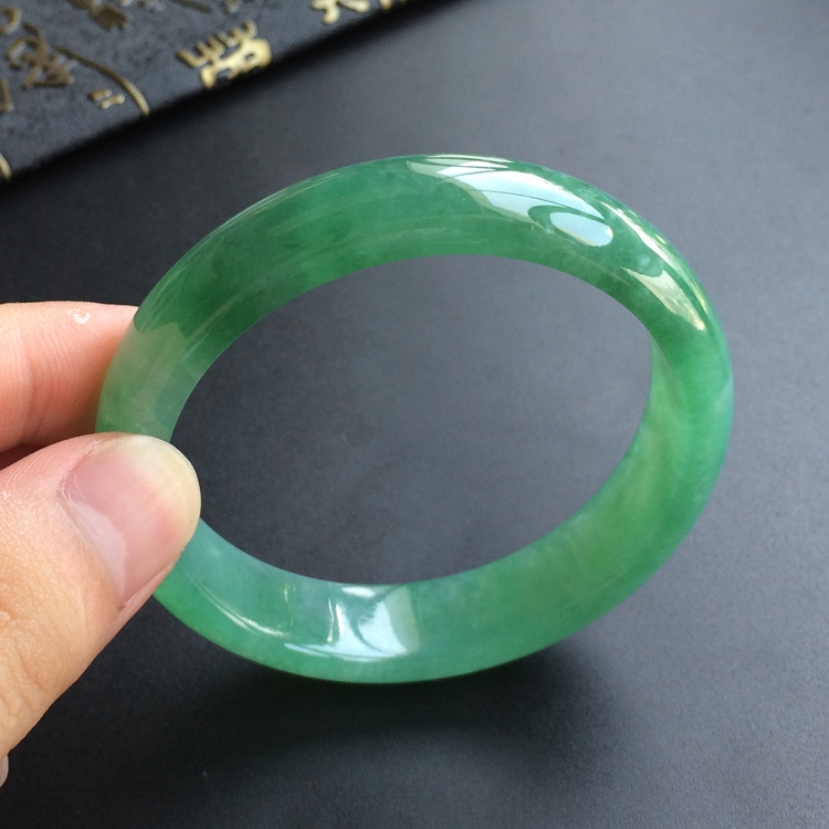 (超值推荐)糯冰种深绿手镯(54mm)