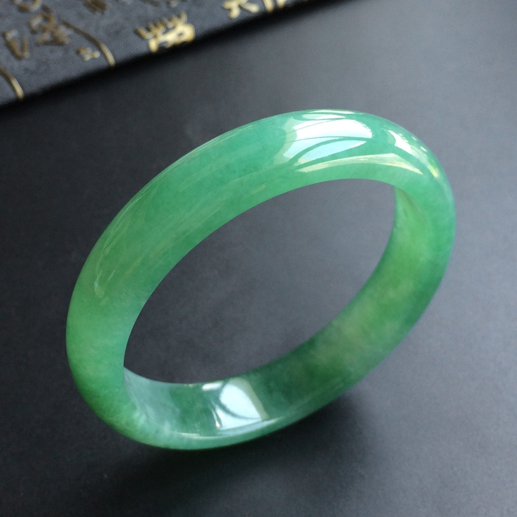 (超值推荐)糯冰种深绿手镯(54mm)