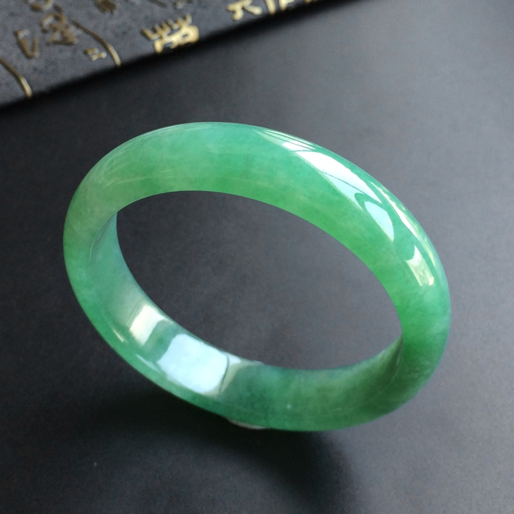 (超值推荐)糯冰种深绿手镯(54mm)