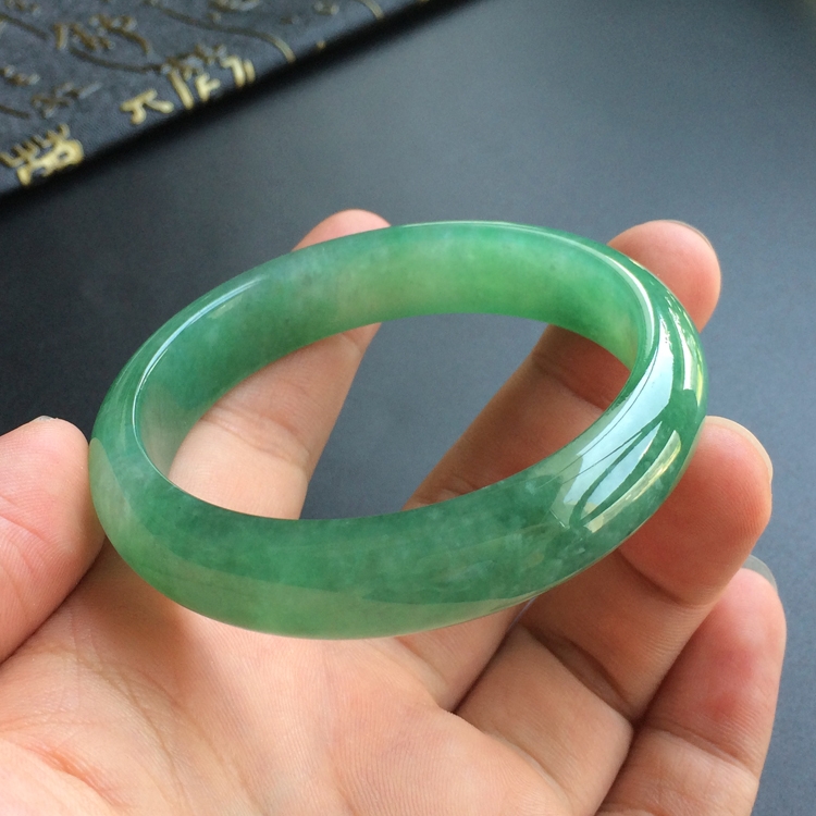 (超值推荐)糯冰种深绿手镯(54mm)