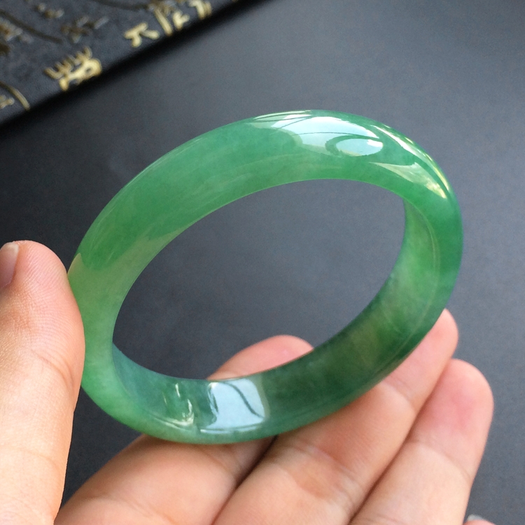 (超值推荐)糯冰种深绿手镯(54mm)