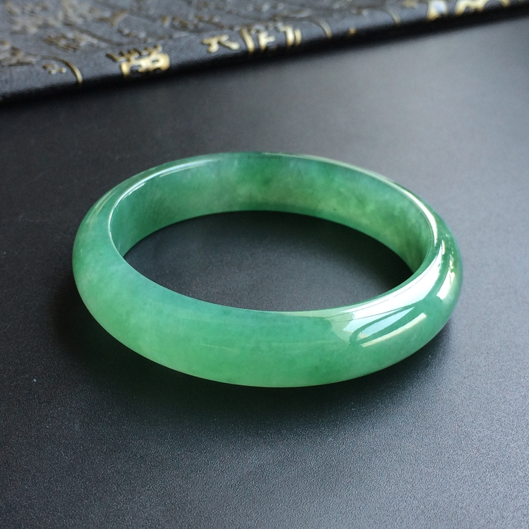 (超值推荐)糯冰种深绿手镯(54mm)