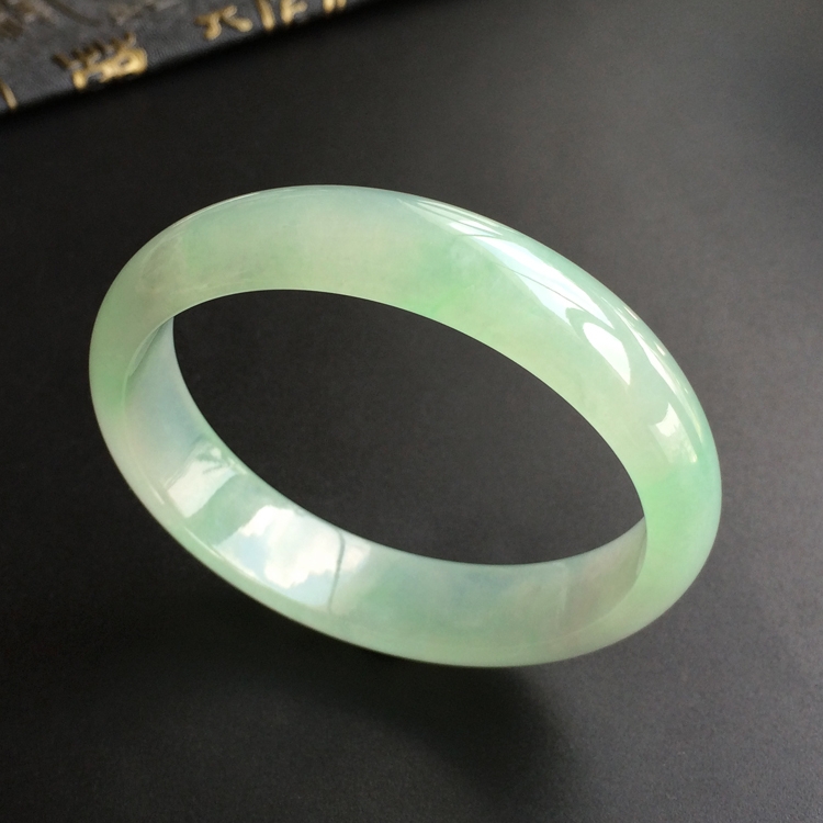 (超值推荐)糯冰种晴水贵妃镯(56.8mm-49.4mm)