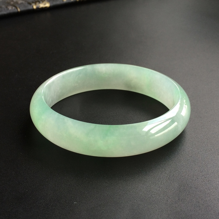 (超值推荐)糯冰种晴水贵妃镯(56.8mm-49.4mm)