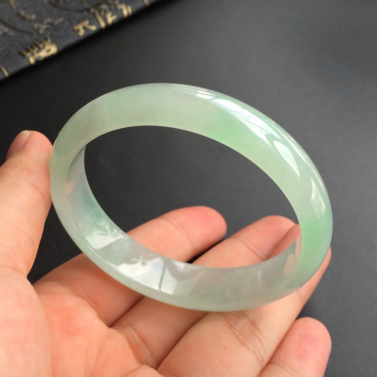 (超值推荐)糯冰种晴水贵妃镯(56.8mm-49.4mm)