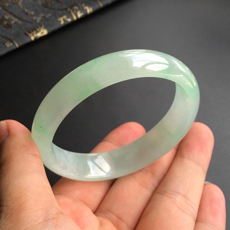 (超值推荐)糯冰种晴水贵妃镯(56.8mm-49.4mm)