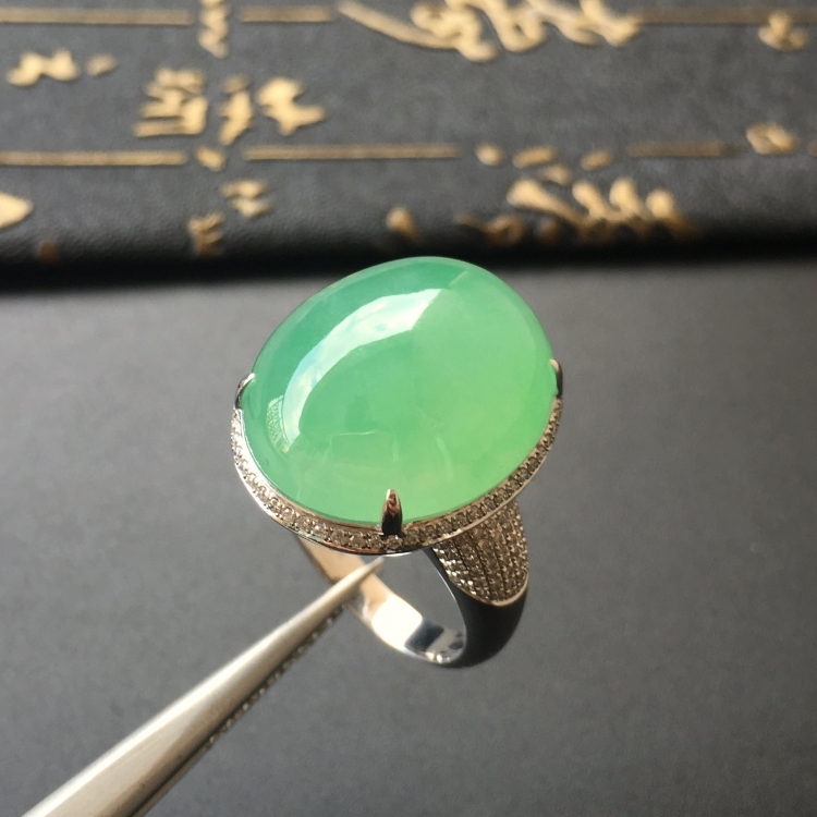 (超值推荐)糯冰种豆色镶白金钻石戒指