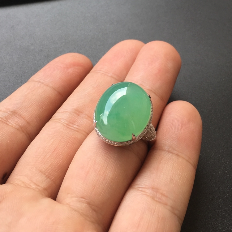 (超值推荐)糯冰种豆色镶白金钻石戒指