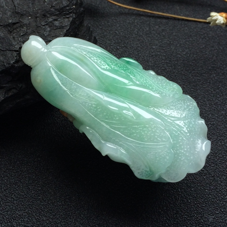 （超值推荐）糯冰种淡三彩白菜挂件