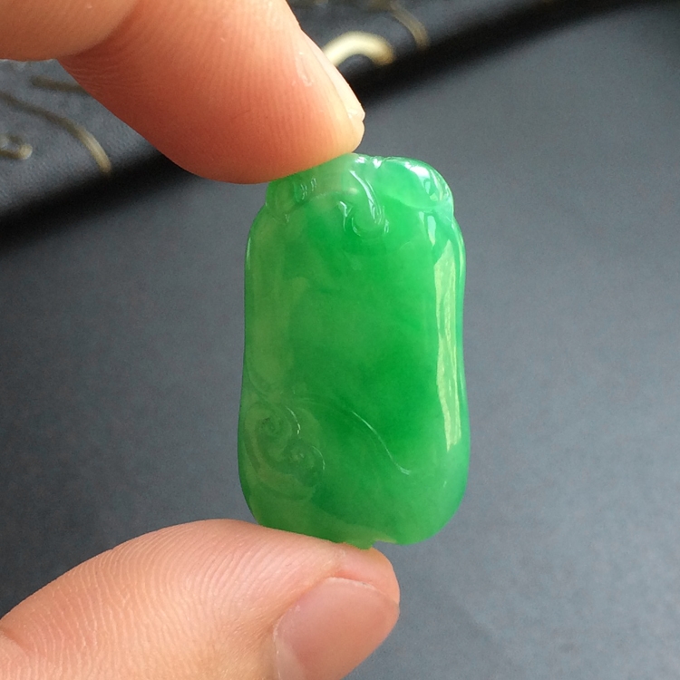 (超值推荐)糯冰种翠色福瓜挂件