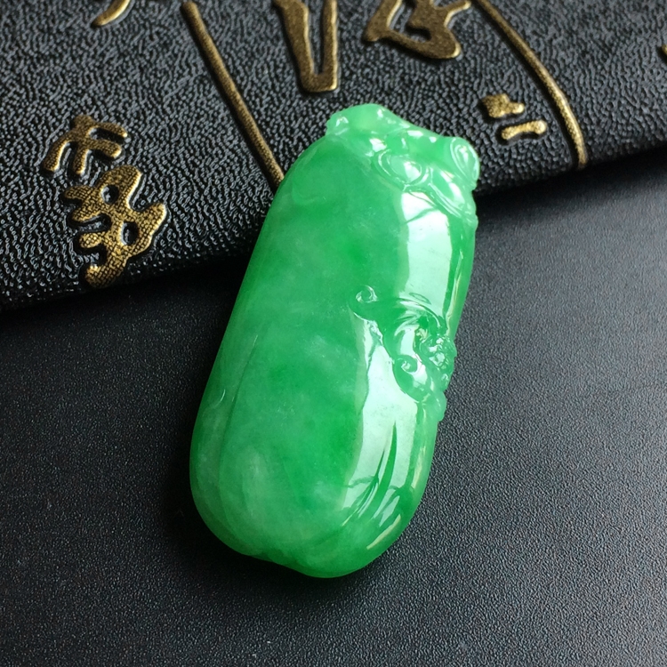 (超值推荐)糯冰种翠色福瓜挂件