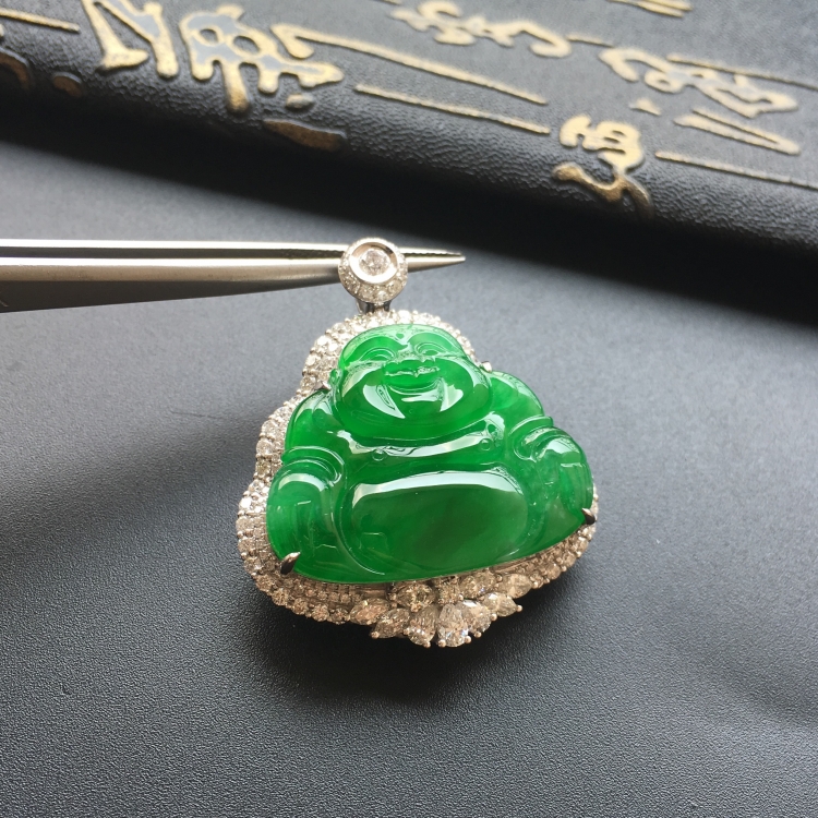 (超值推荐)冰种阳绿镶白金钻石玉佛胸坠