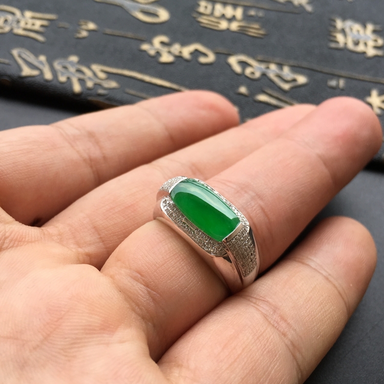 (超值推荐)冰种阳绿镶白金钻石马鞍戒指