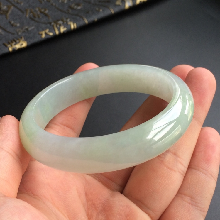(超值推荐)糯冰种晴水手镯(57.3mm)