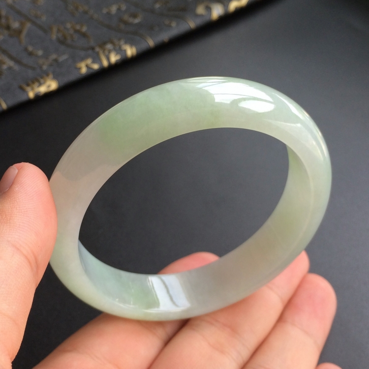 (超值推荐)糯冰种晴水手镯(57.3mm)