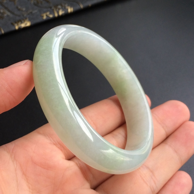 (超值推荐)糯冰种晴水手镯(57.3mm)