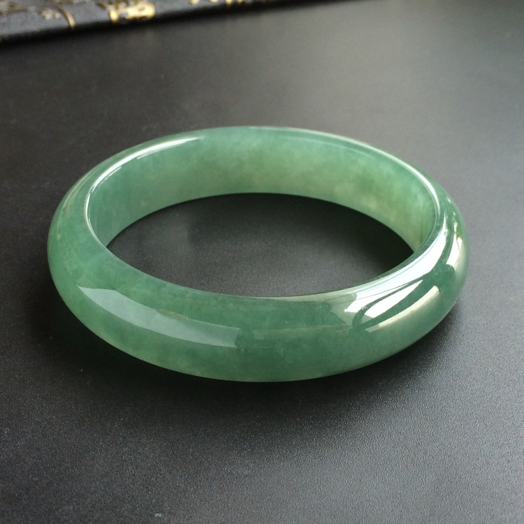 (超值推荐)糯冰种油青手镯(57.1mm)