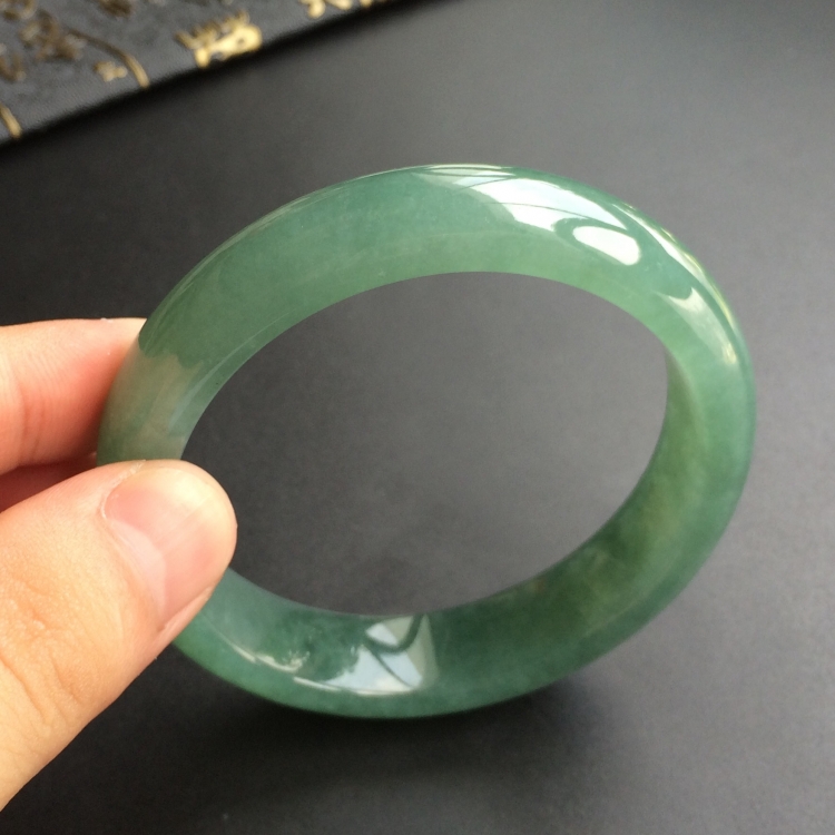 (超值推荐)糯冰种油青手镯(57.1mm)