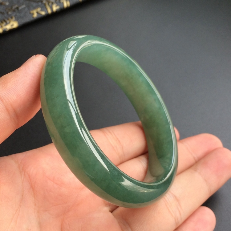 (超值推荐)糯冰种油青手镯(57.1mm)
