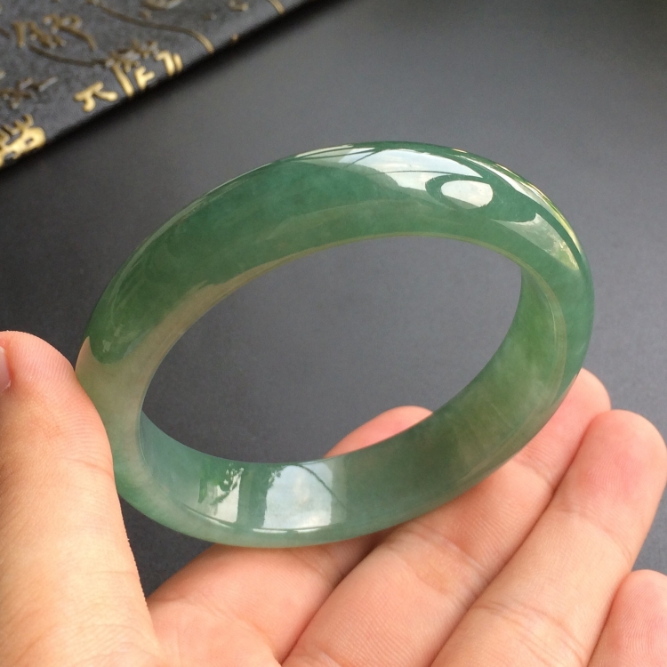 (超值推荐)糯冰种油青手镯(57.1mm)