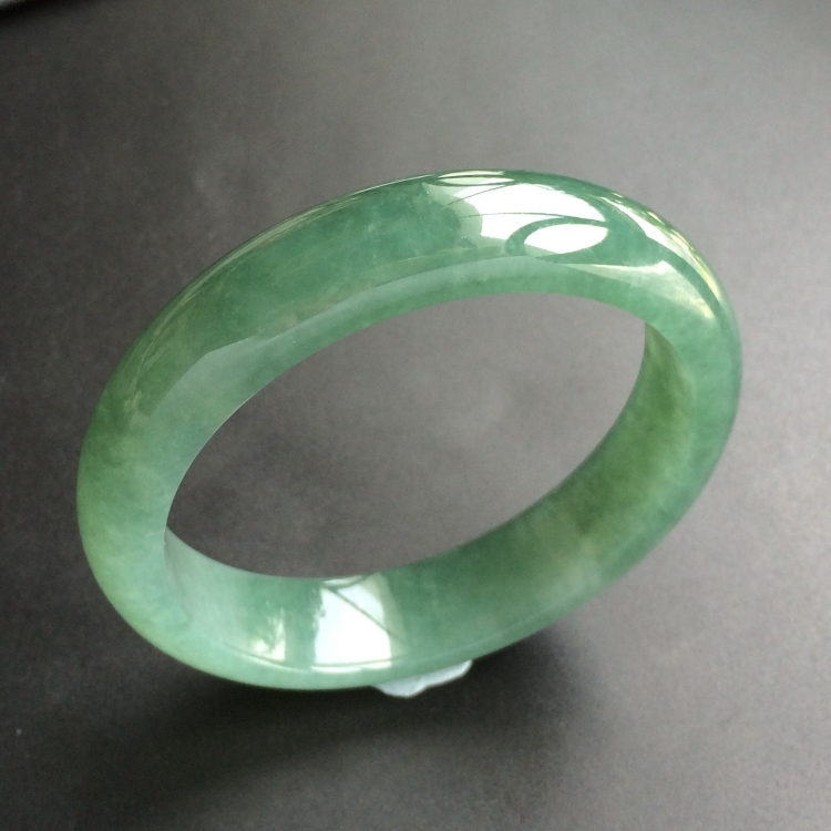 (超值推荐)糯冰种油青手镯(57.1mm)