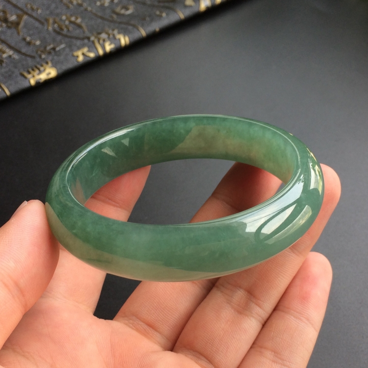 (超值推荐)糯冰种油青手镯(57.1mm)