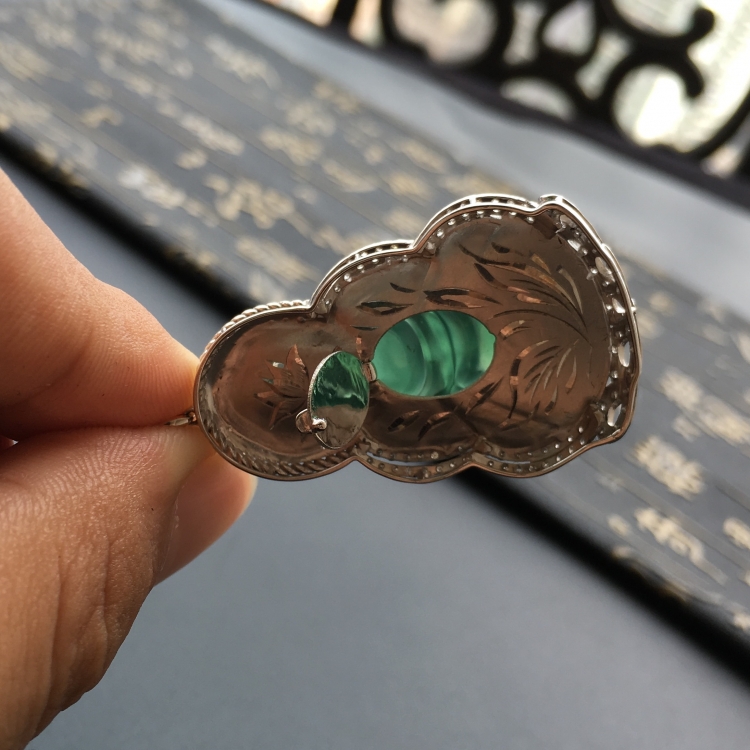 (超值推荐)冰种蓝水镶白金钻石观音胸坠