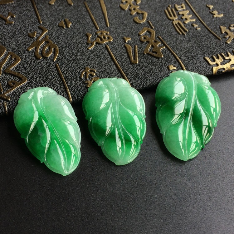 (超值推荐)糯冰种飘翠玉叶挂件(一批走)