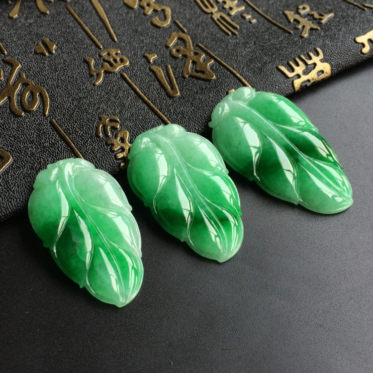 (超值推荐)糯冰种飘翠玉叶挂件(一批走)