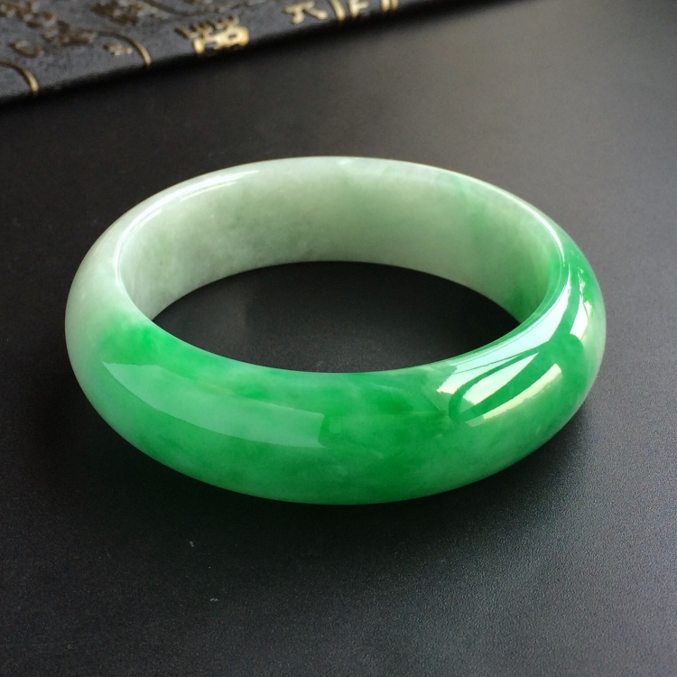 (超值推荐)糯冰种飘阳绿手镯(57.1mm)