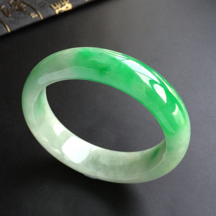 (超值推荐)糯冰种飘阳绿手镯(57mm)