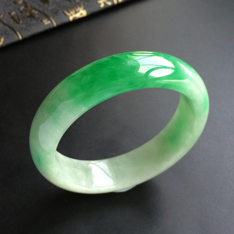 (超值推荐)糯冰种飘阳绿手镯(57mm)