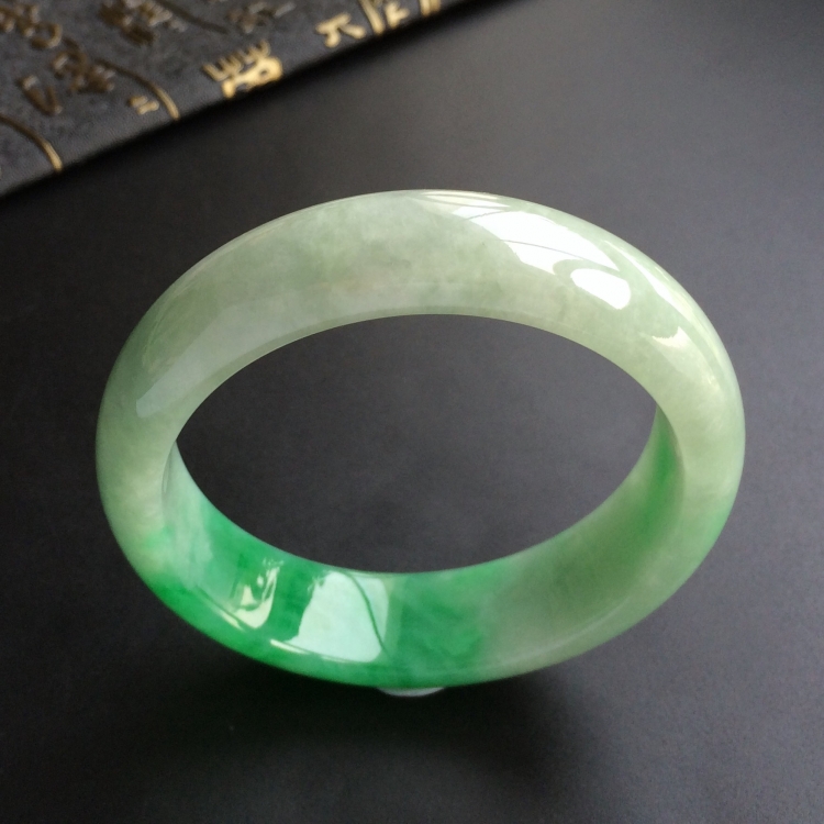 (超值推荐)糯冰种飘阳绿手镯(57mm)