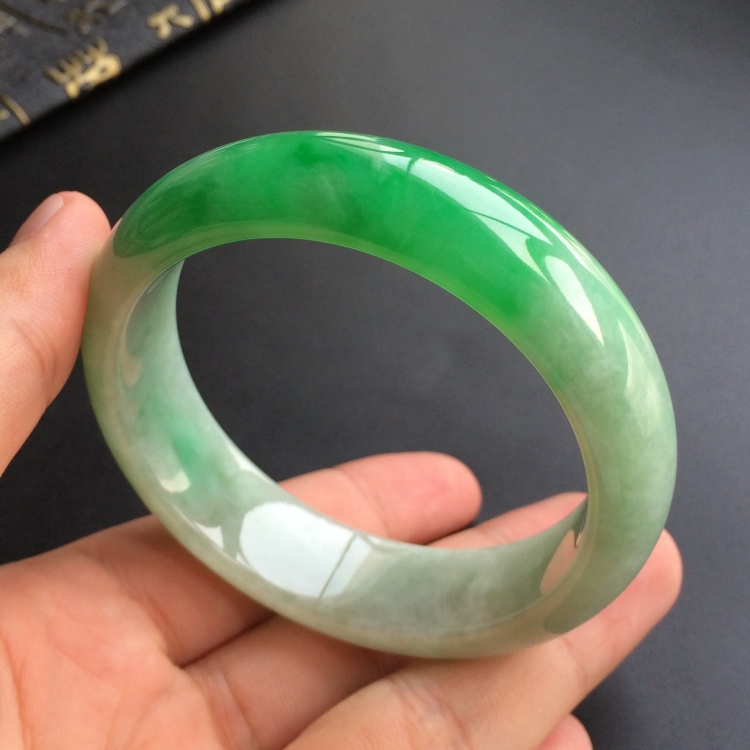 (超值推荐)糯冰种飘阳绿手镯(57mm)