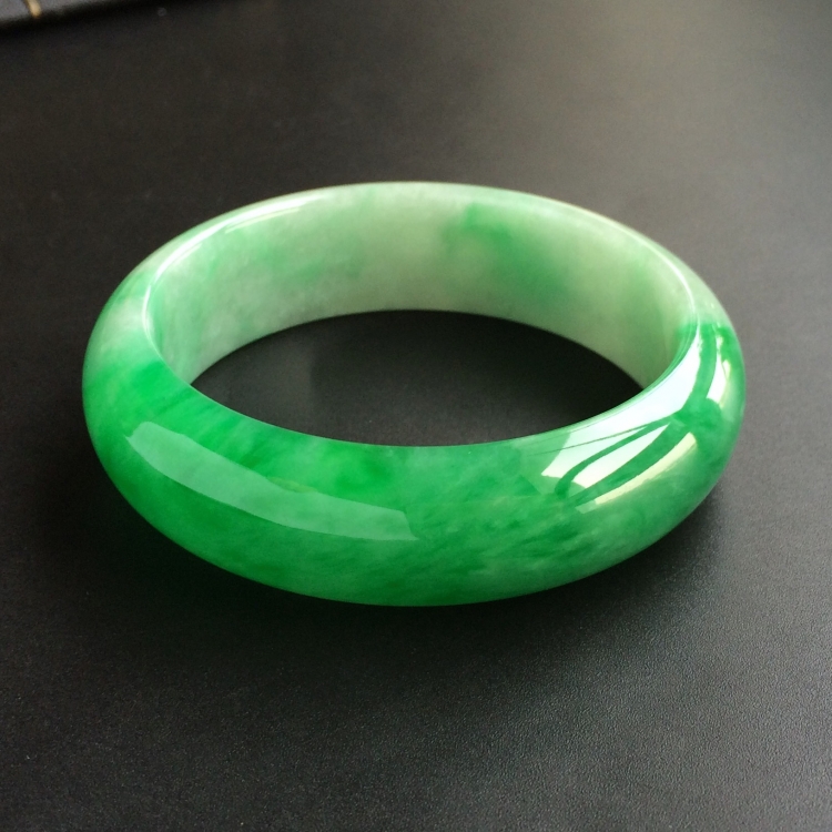 (超值推荐)糯冰种飘阳绿手镯(56.5mm)