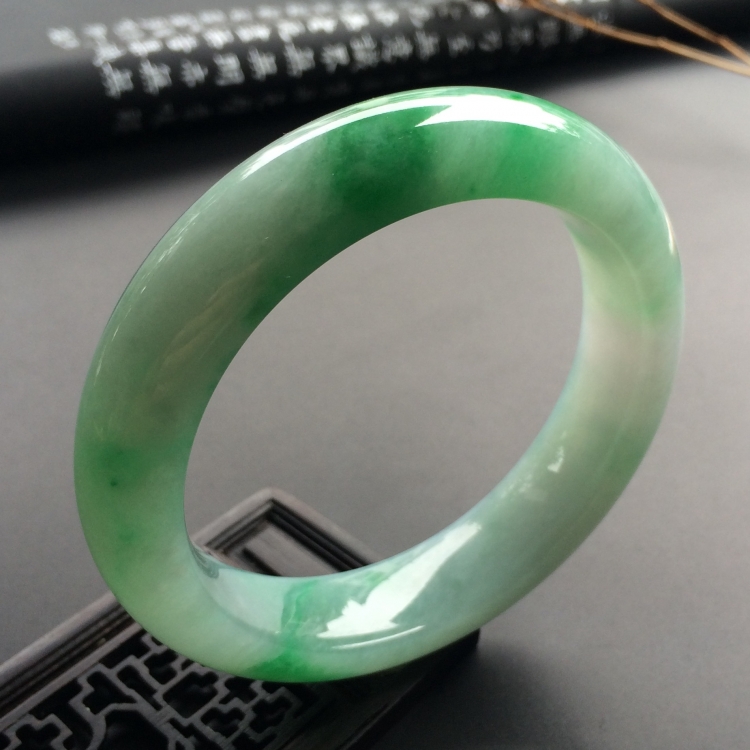 （超值推荐）糯冰种飘翠手镯（60.7mm）