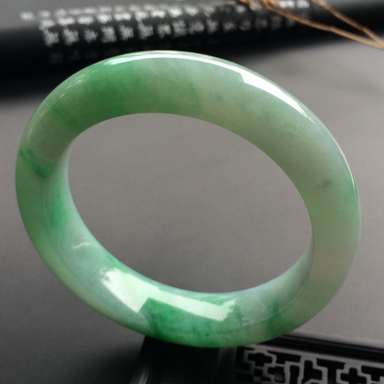 （超值推荐）糯冰种飘翠手镯（60.7mm）