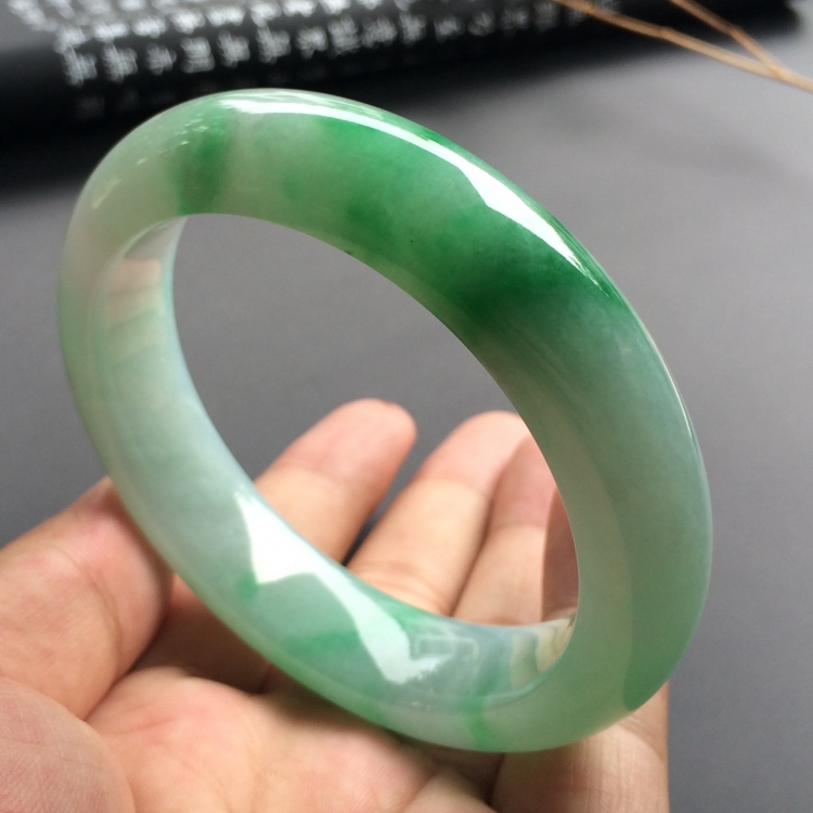 （超值推荐）糯冰种飘翠手镯（60.7mm）