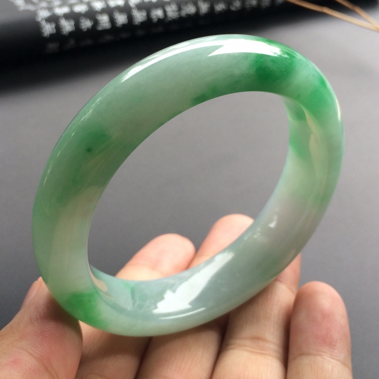 （超值推荐）糯冰种飘翠手镯（60.7mm）