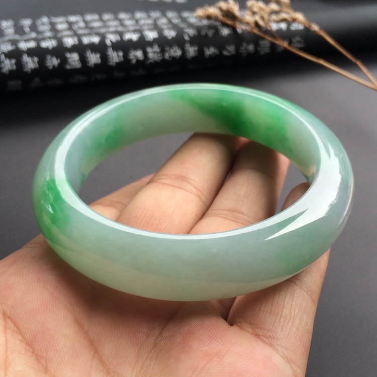 （超值推荐）糯冰种飘翠手镯（60.7mm）