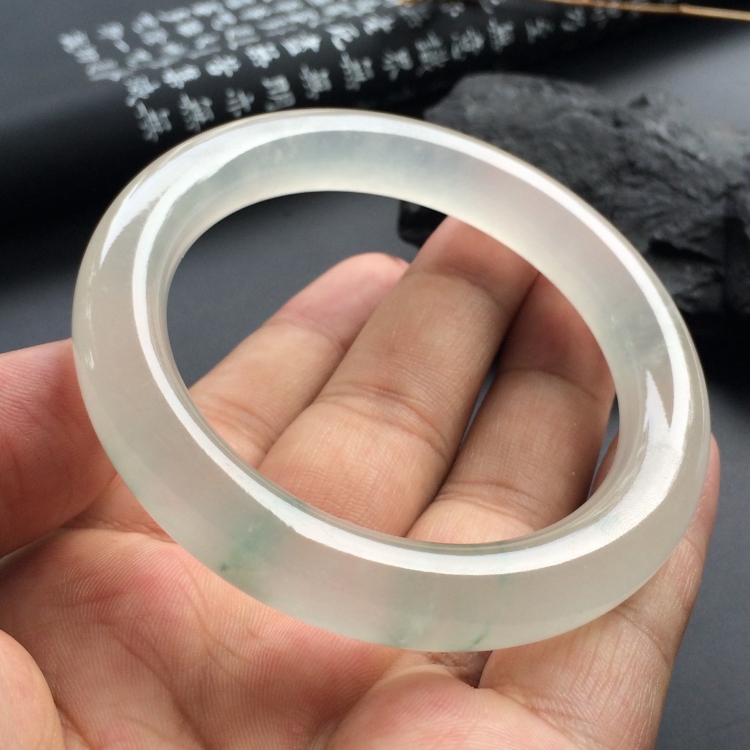 （超值推荐）冰种略飘花圆条手镯（56.7mm）