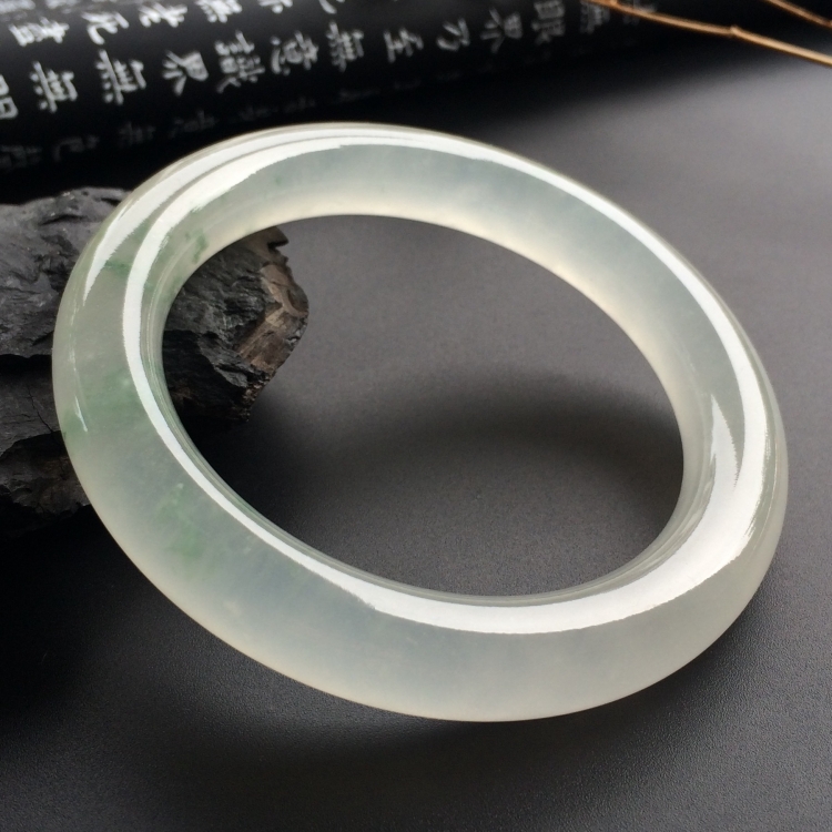 （超值推荐）冰种略飘花圆条手镯（56.7mm）