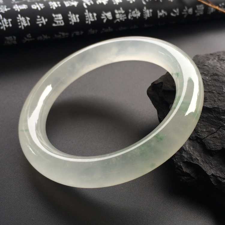 （超值推荐）冰种略飘花圆条手镯（56.7mm）