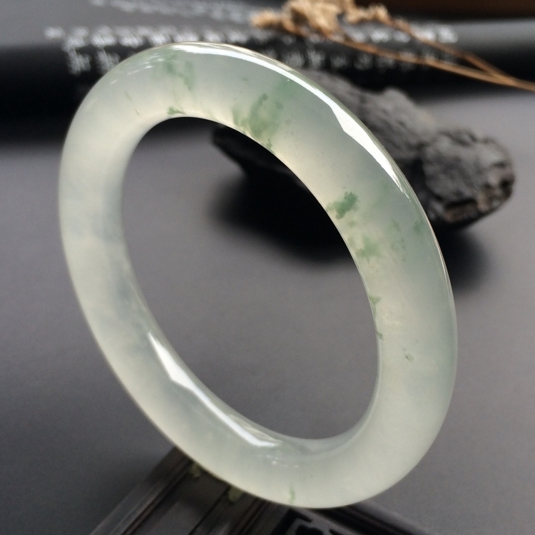 （超值推荐）冰种略飘花圆条手镯（56.7mm）