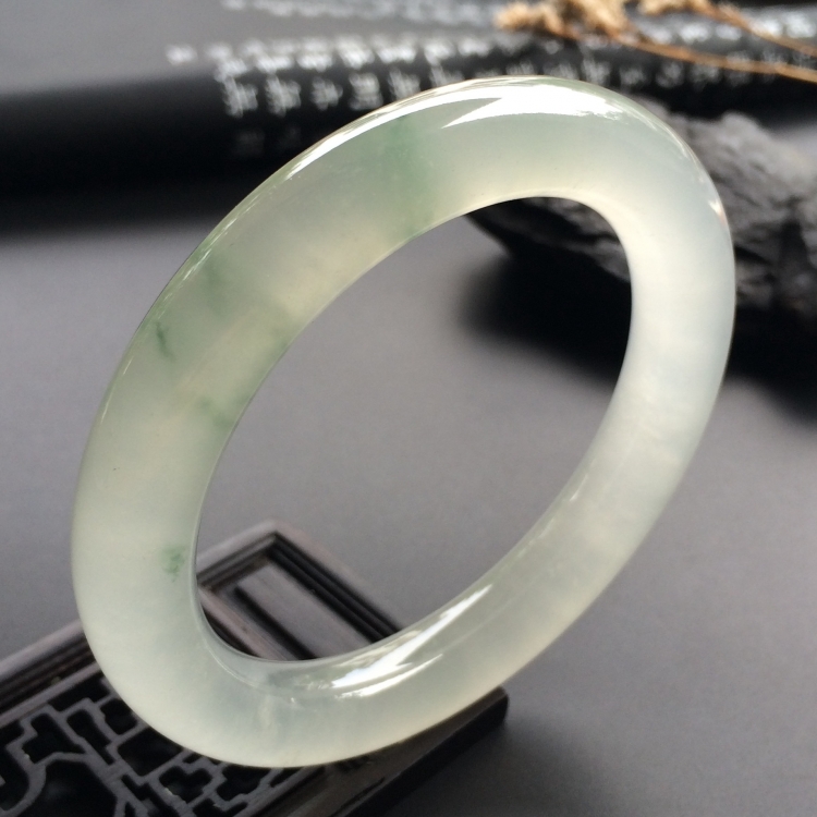 （超值推荐）冰种略飘花圆条手镯（56.7mm）