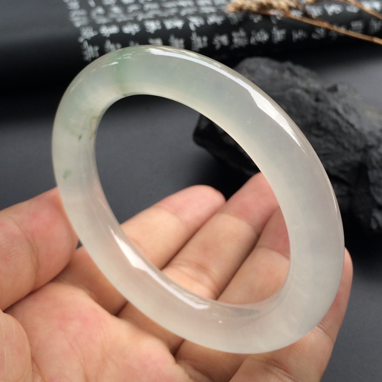 （超值推荐）冰种略飘花圆条手镯（56.7mm）