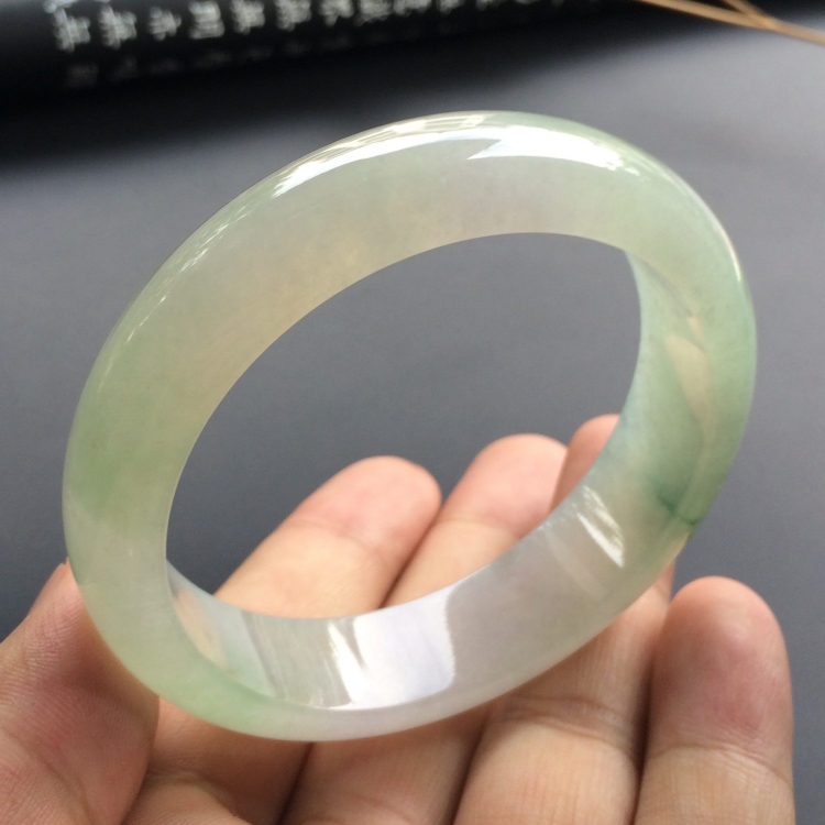 （超值推荐）糯冰种飘花手镯（57mm）