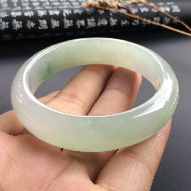 （超值推荐）糯冰种飘花手镯（57mm）
