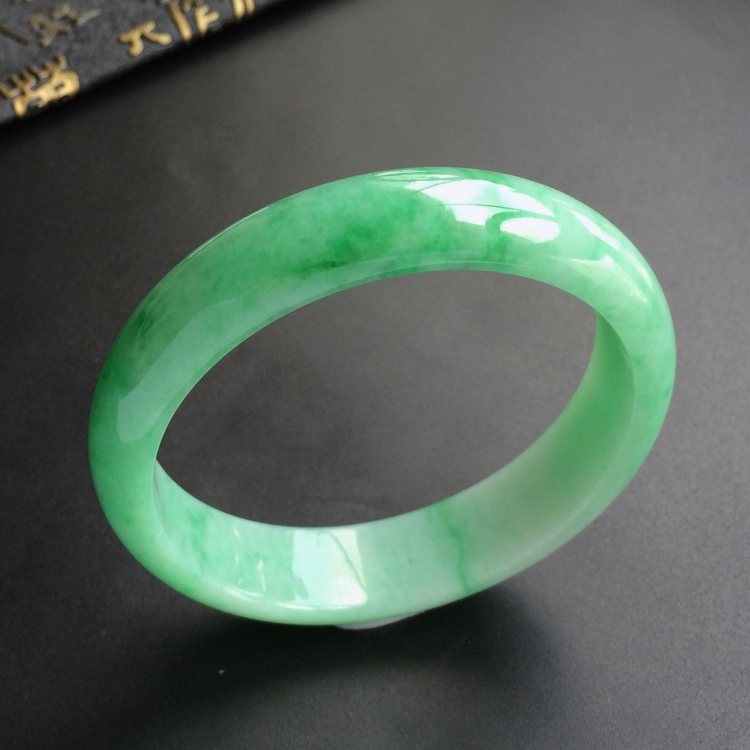 (超值推荐)糯冰种飘翠手镯(57.1mm)