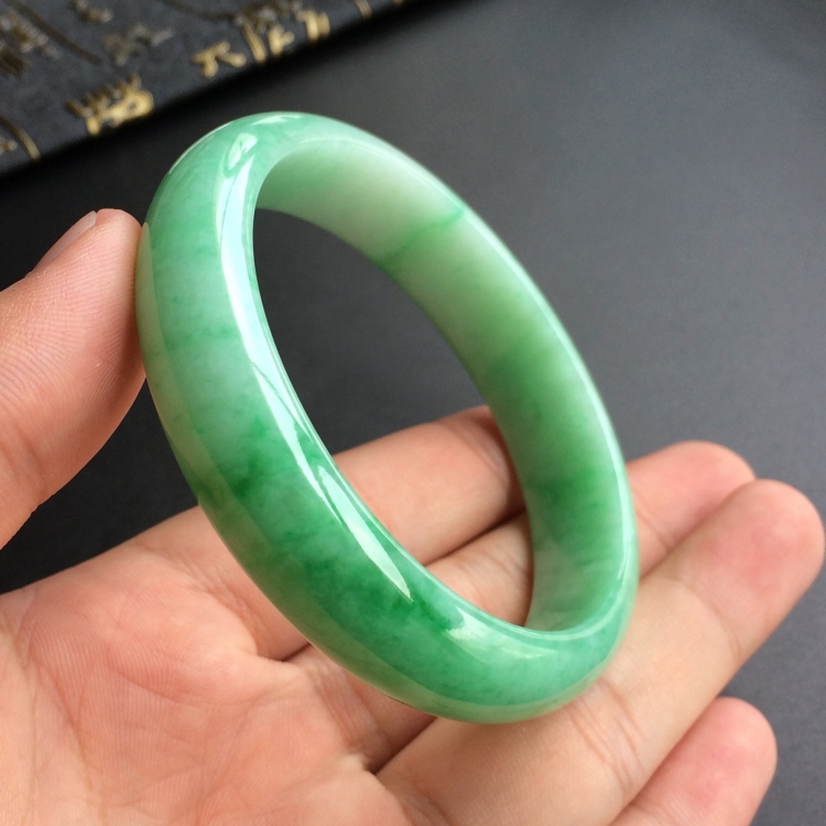 (超值推荐)糯冰种飘翠手镯(57.1mm)